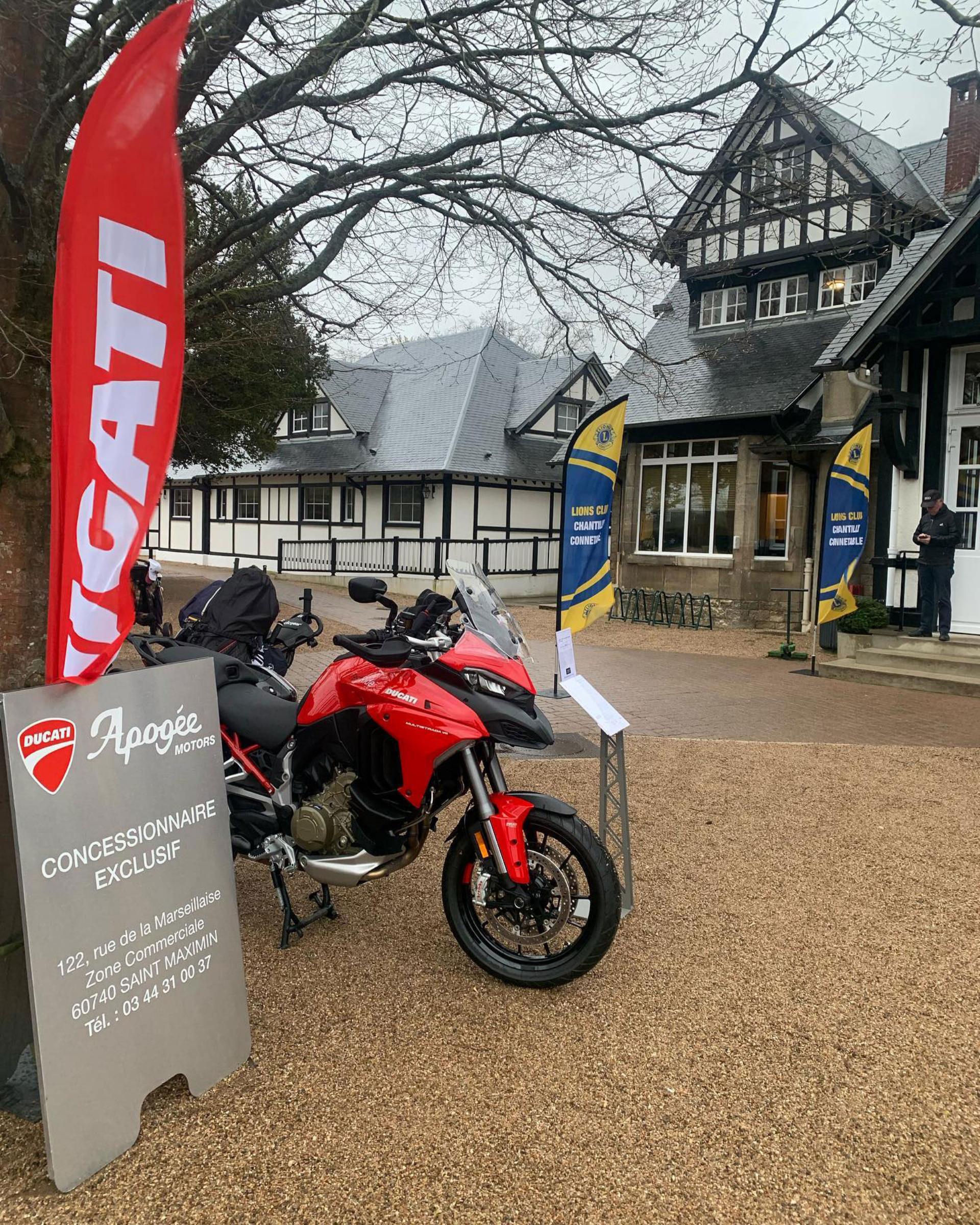 Exposition de la Ducati Multistrada V4 lors du 13 Trophée du Lions club Chantilly Connétable